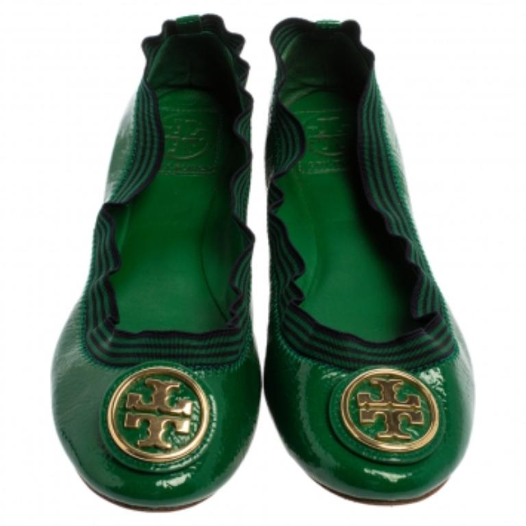 Tory Burch Green Patent Leather Caroline Ballet Flats Size 38.5 For Sale 1