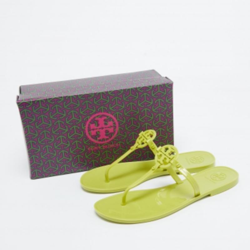 Sandalias planas Miller de caucho verde de Tory Burch talla 37.5 1