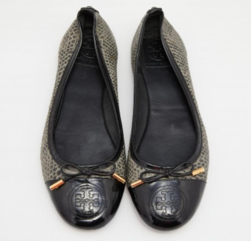 Tory Burch Bailarinas Piel Pitón y Charol Gris/Negro Talla 38.5 en Bastante bueno estado para la venta en Dubai, Al Qouz 2