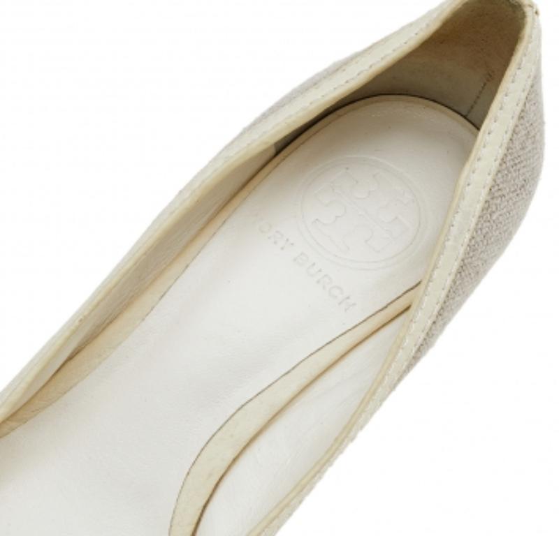 Tory Burch Grey/Cream Canvas And Leather Wedge Peep Toe Pumps Size 37.5 For Sale 1