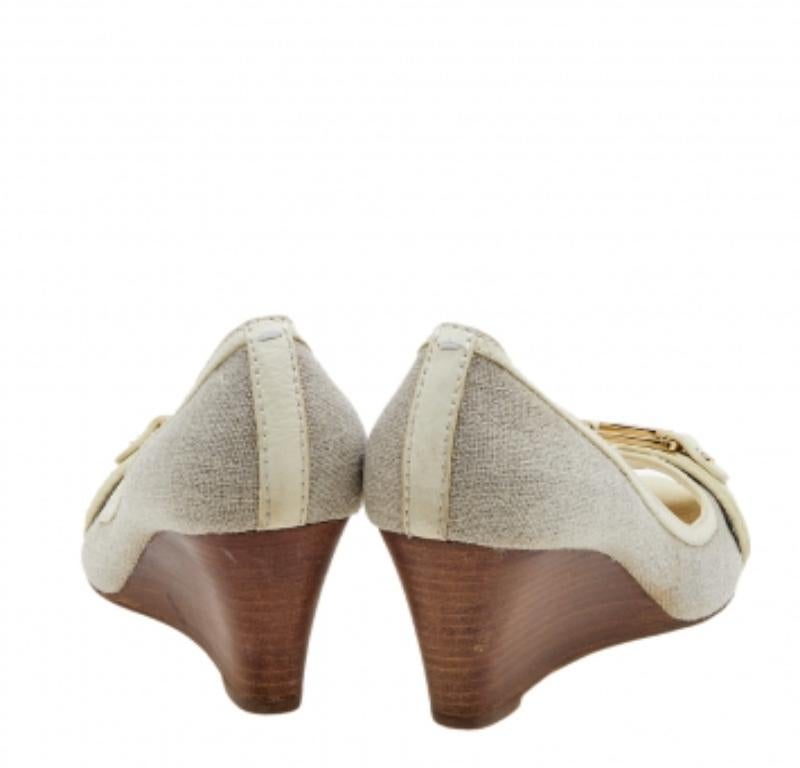 Tory Burch Grey/Cream Canvas And Leather Wedge Peep Toe Pumps Size 37.5 For Sale 2