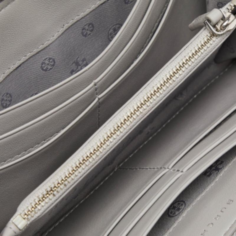 Tory Burch Graues Alexa Continental Brieftasche aus Leder im Zustand „Gut“ im Angebot in Dubai, Al Qouz 2