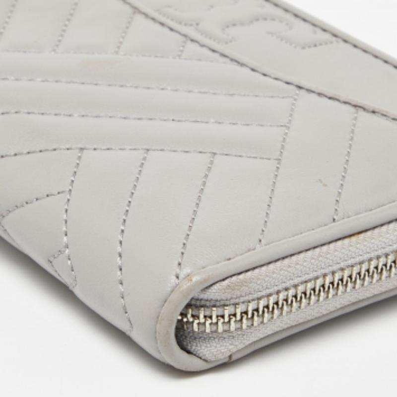 Tory Burch Graues Alexa Continental Brieftasche aus Leder im Angebot 3