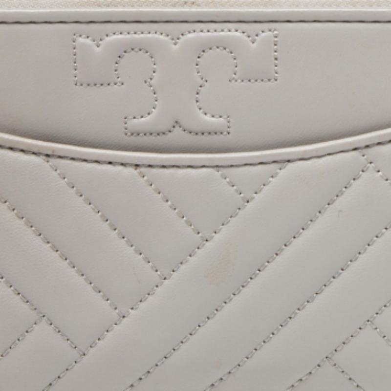 Tory Burch Graues Alexa Continental Brieftasche aus Leder im Angebot 5