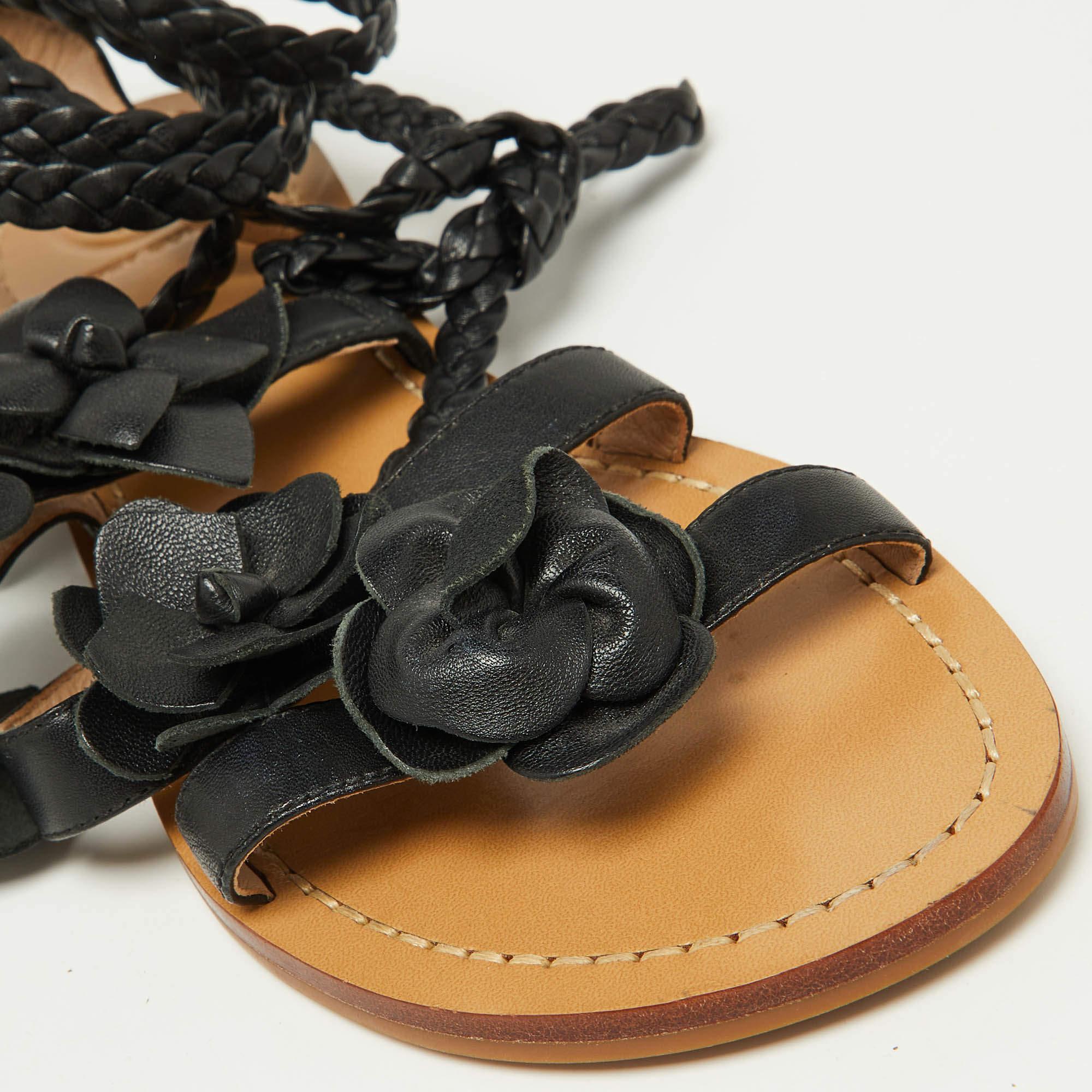 Tory Burch Leather Blossom Floral Embellished Flat Gladiator Sandals Size 37 For Sale 2