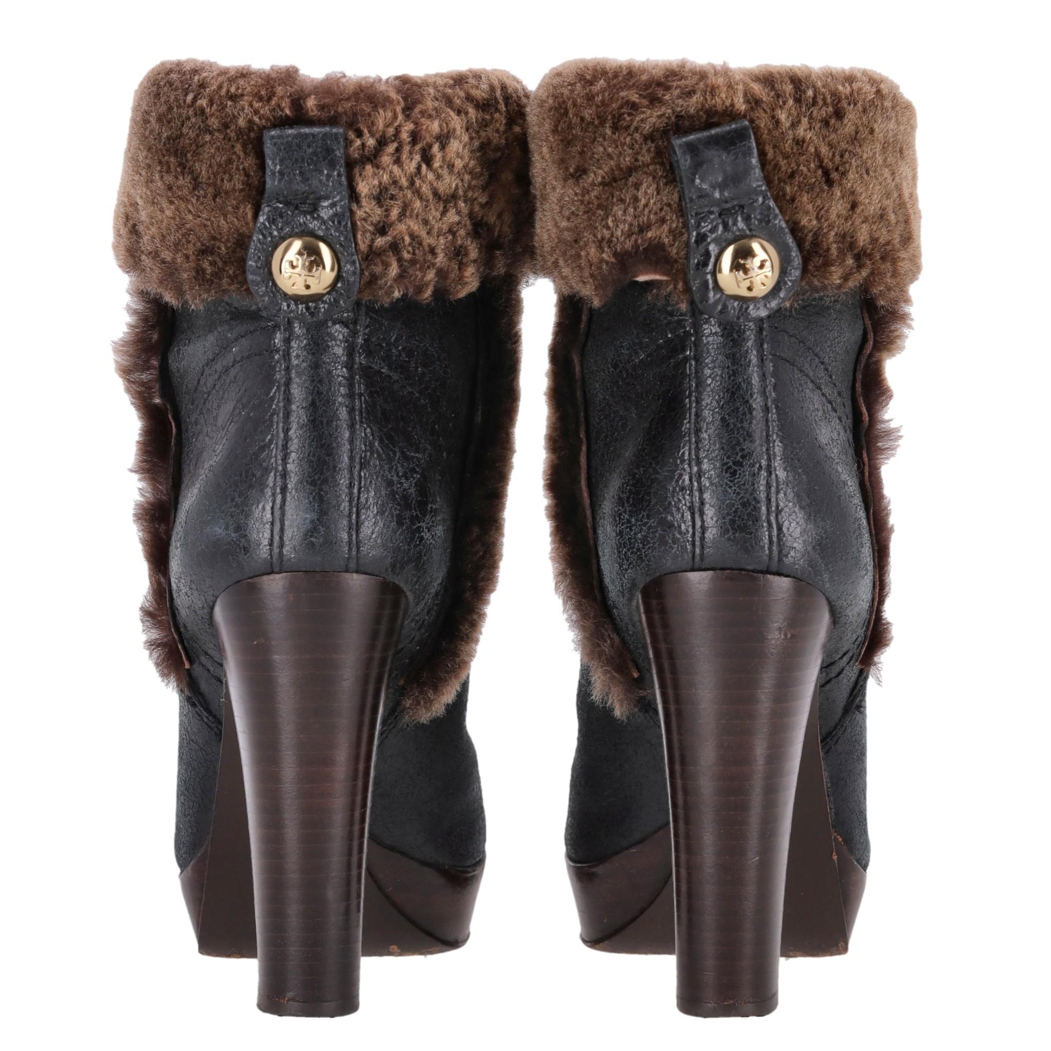 Tory Burch Leather & Shearling Sebastian Ankle Boots In Excellent Condition For Sale In London, GB