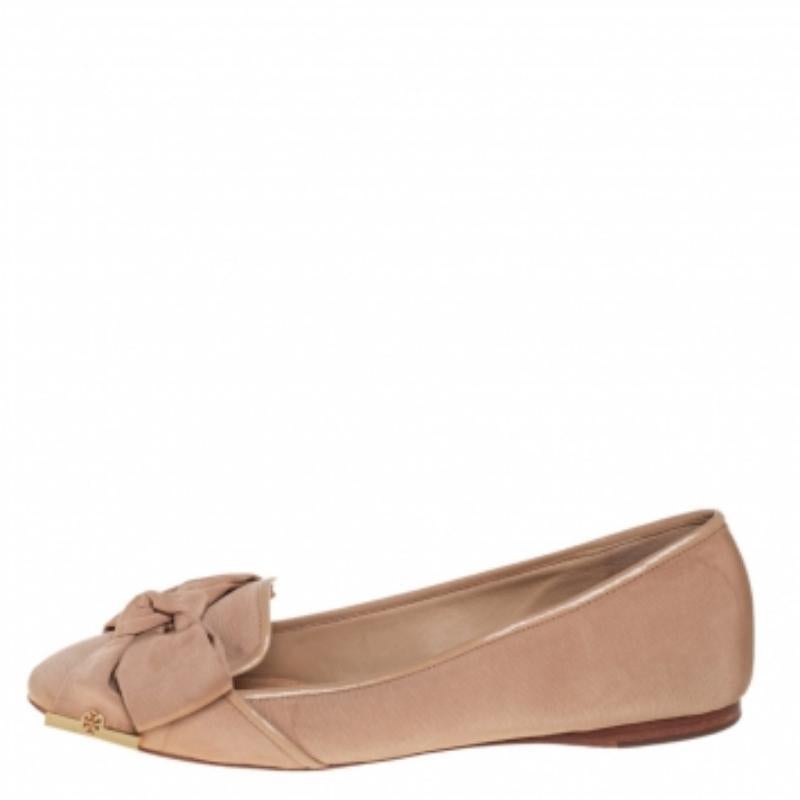 Tory Burch Metallic Beige Fabric Bow Ballet Flats Size 40 In Good Condition For Sale In Dubai, Al Qouz 2