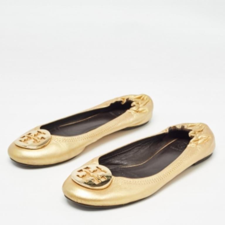 Ces ballerines de Tory Burch confèrent un attrait luxueux à vos tenues décontractées. Fabriquées en cuir doré, elles sont le choix idéal pour allier confort et style.