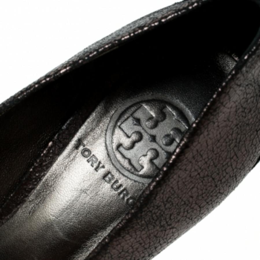 Noir Tory Burch escarpins en cuir gris métallisé ornés du logo, taille 38 en vente