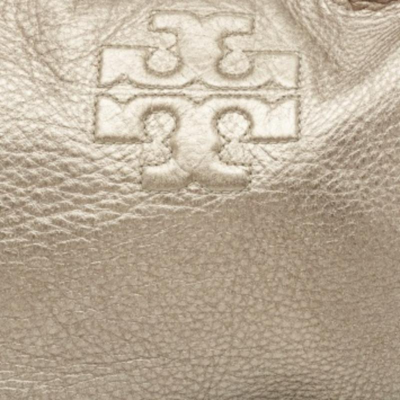 Tory Burch Borsa con nappe in pelle metallica in vendita 4