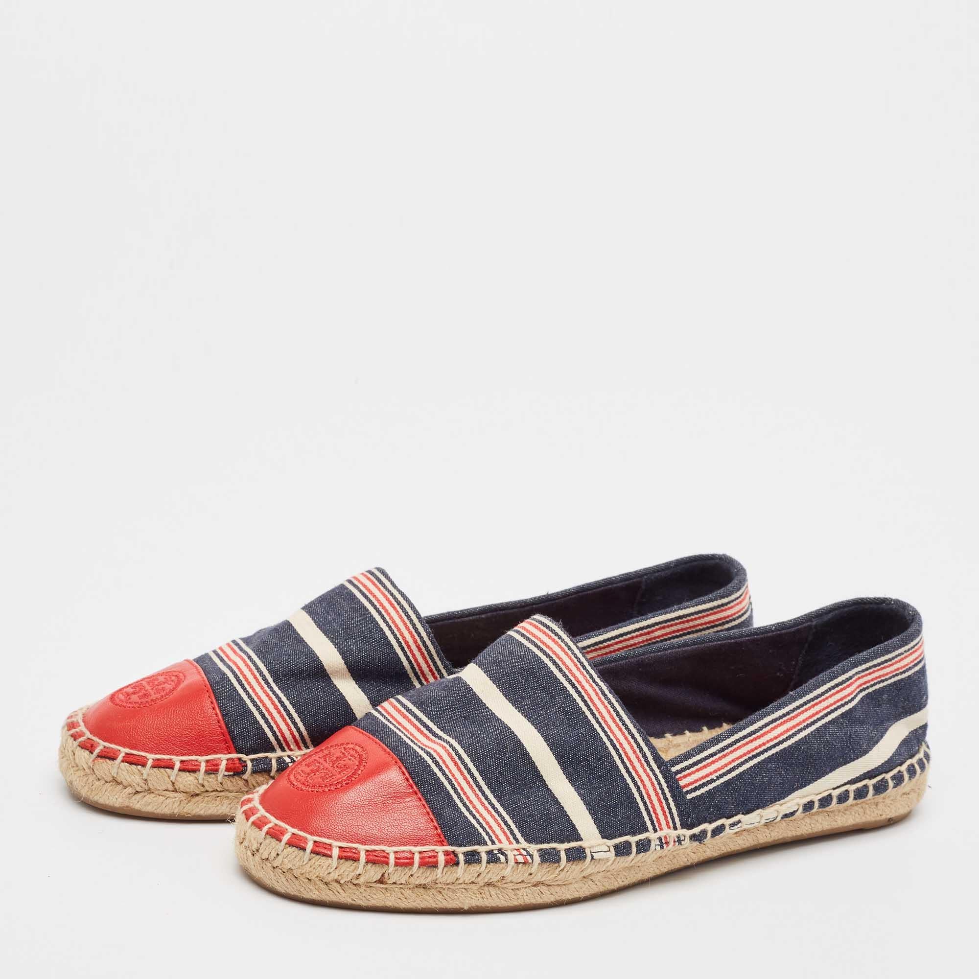 A perfect blend of luxury style and comfort these designer flats are made using quality materials and frame your feet in the most refined way. They can be paired with a host of outfits from your wardrobe.
