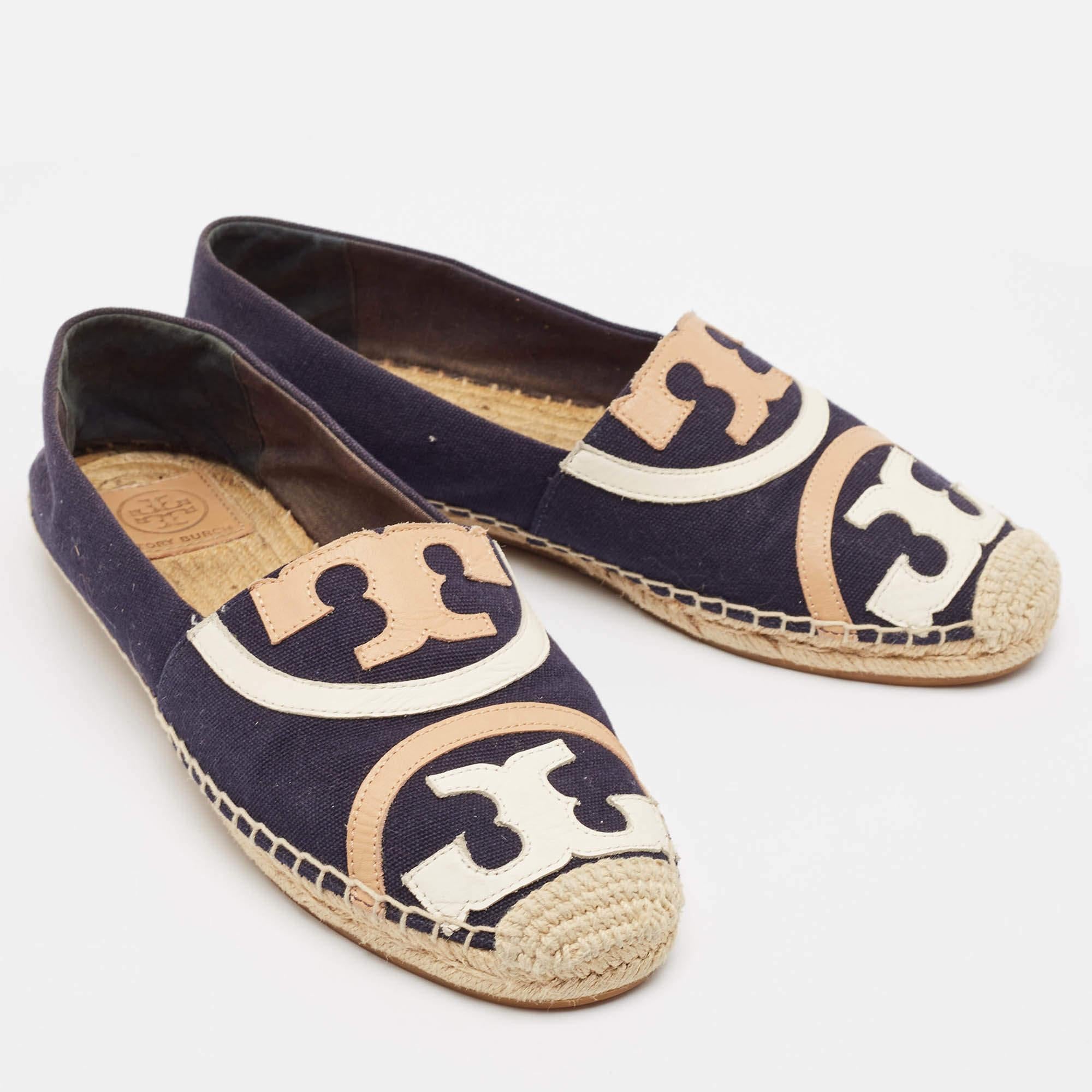 Tory Burch Navy Blue Canvas Poppy Espadrille Flats Size 40 In Good Condition For Sale In Dubai, Al Qouz 2