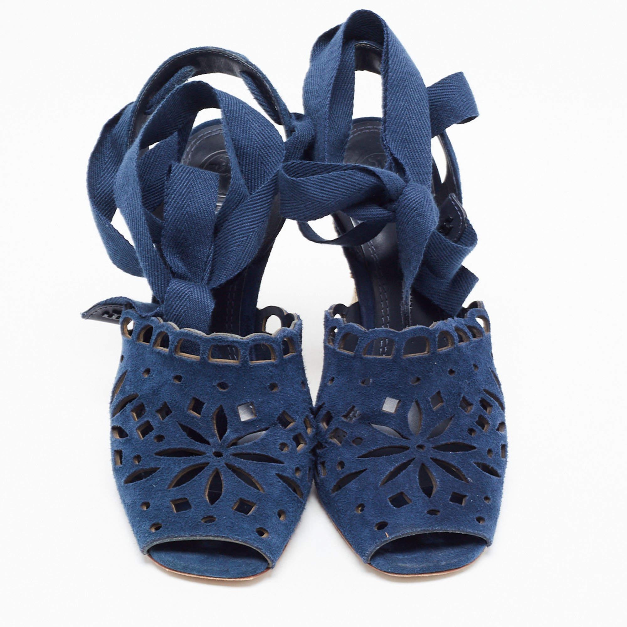 Tory Burch Navy Blue Laser Cut Suede Ankle Tie Wedge Sandals Size 36.5 In Good Condition For Sale In Dubai, Al Qouz 2
