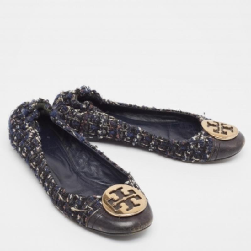 Tory Burch Bailarinas con puntera de punta de cuero y tweed azul marino talla 37.5 en Bastante bueno estado para la venta en Dubai, Al Qouz 2