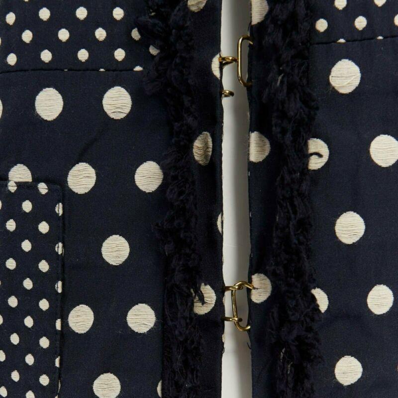 Manteau à bordures effilochées en jacquard à pois bleu marine et blanc de TORY BURCH US2 S en vente 4