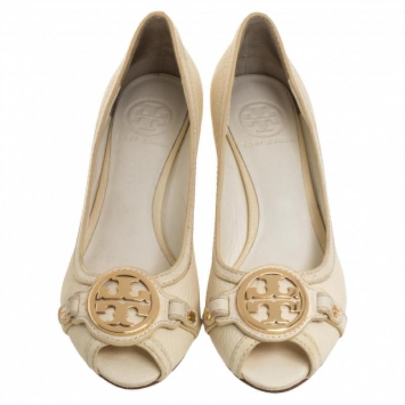 Tory Burch Off White Leather Logo Embellished Wedge Pumps Size 37 For Sale 1