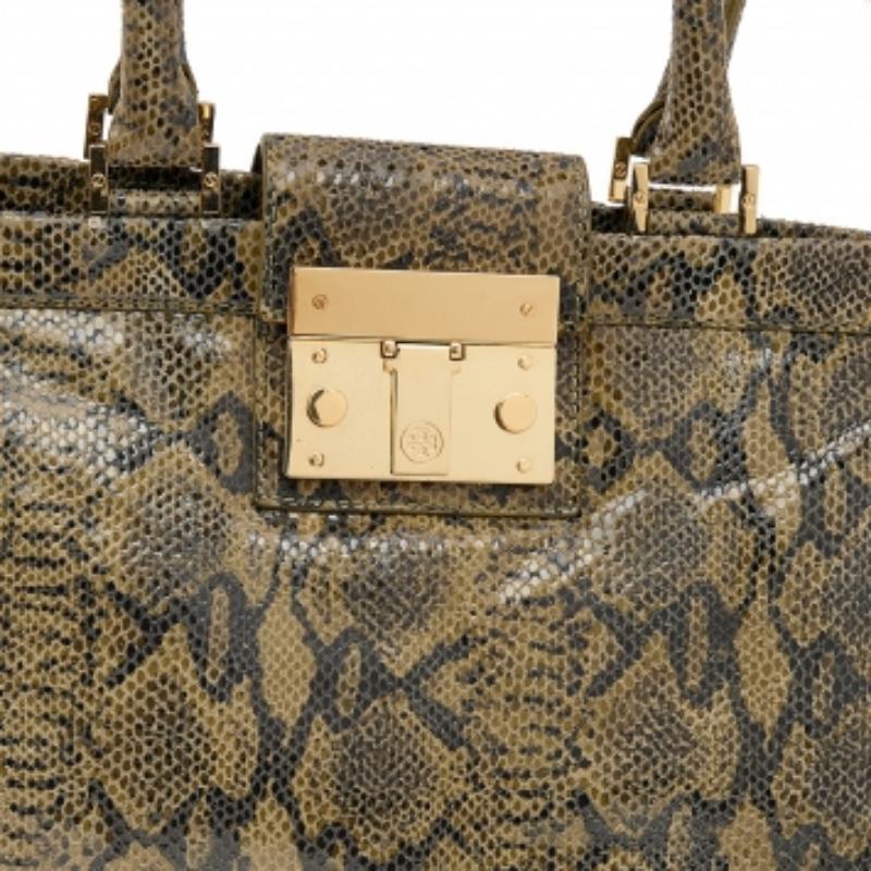 Tory Burch: borsa in pelle goffrata di pitone verde oliva/nera in vendita 1