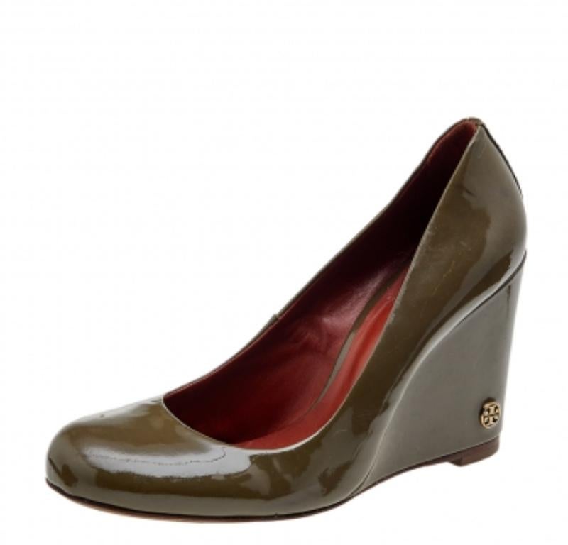 Tory Burch Olive Green Patent Leather Wedge Pumps Size 38 For Sale 1