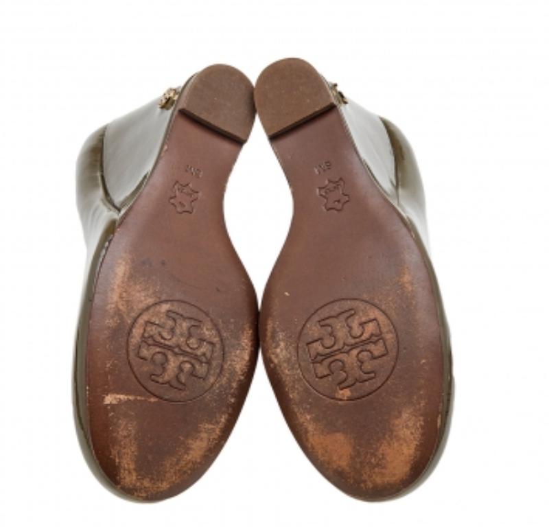 Tory Burch Olive Green Patent Leather Wedge Pumps Size 38 For Sale 3
