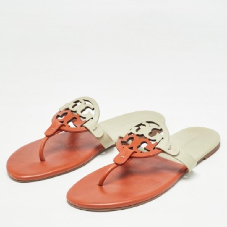 Kreieren Sie mühelose Styles mit diesen Pantoletten von Tory Burch. Sie sind aus hochwertigen MATERIALEN gefertigt, die Ihr OOTD aufwerten und Ihnen den ganzen Tag lang Komfort bieten.