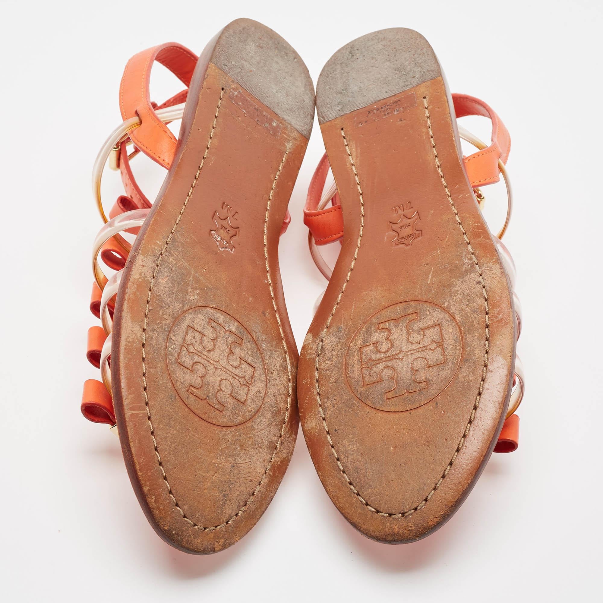 Tory Burch Sandalias planas Kira de piel naranja y PVC talla 37.5 en venta 1