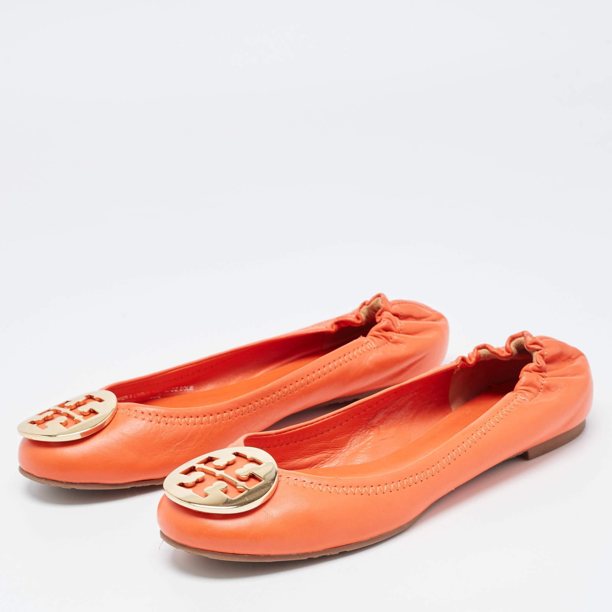 Defined by comfort and effortless style no wardrobe is ever complete without a pair of chic ballet flats. This pair is lovely to look at and is equipped with elements like a comfortable insole and a durable sole.