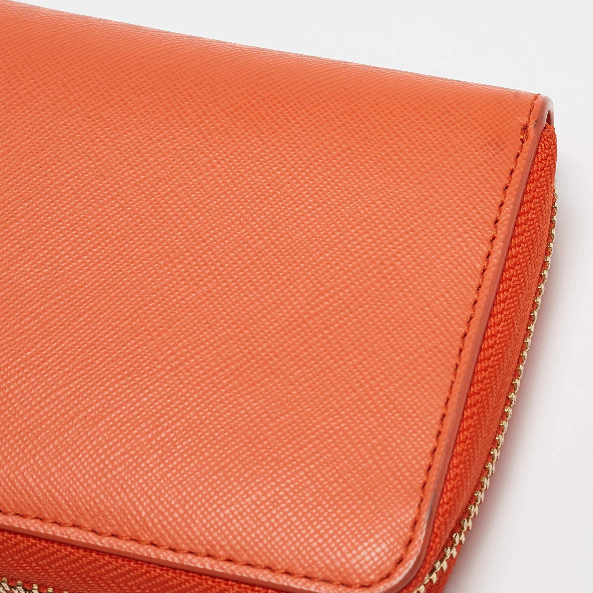 Tory Burch Orange Leather Robinson Portefeuille à fermeture éclair en vente 2