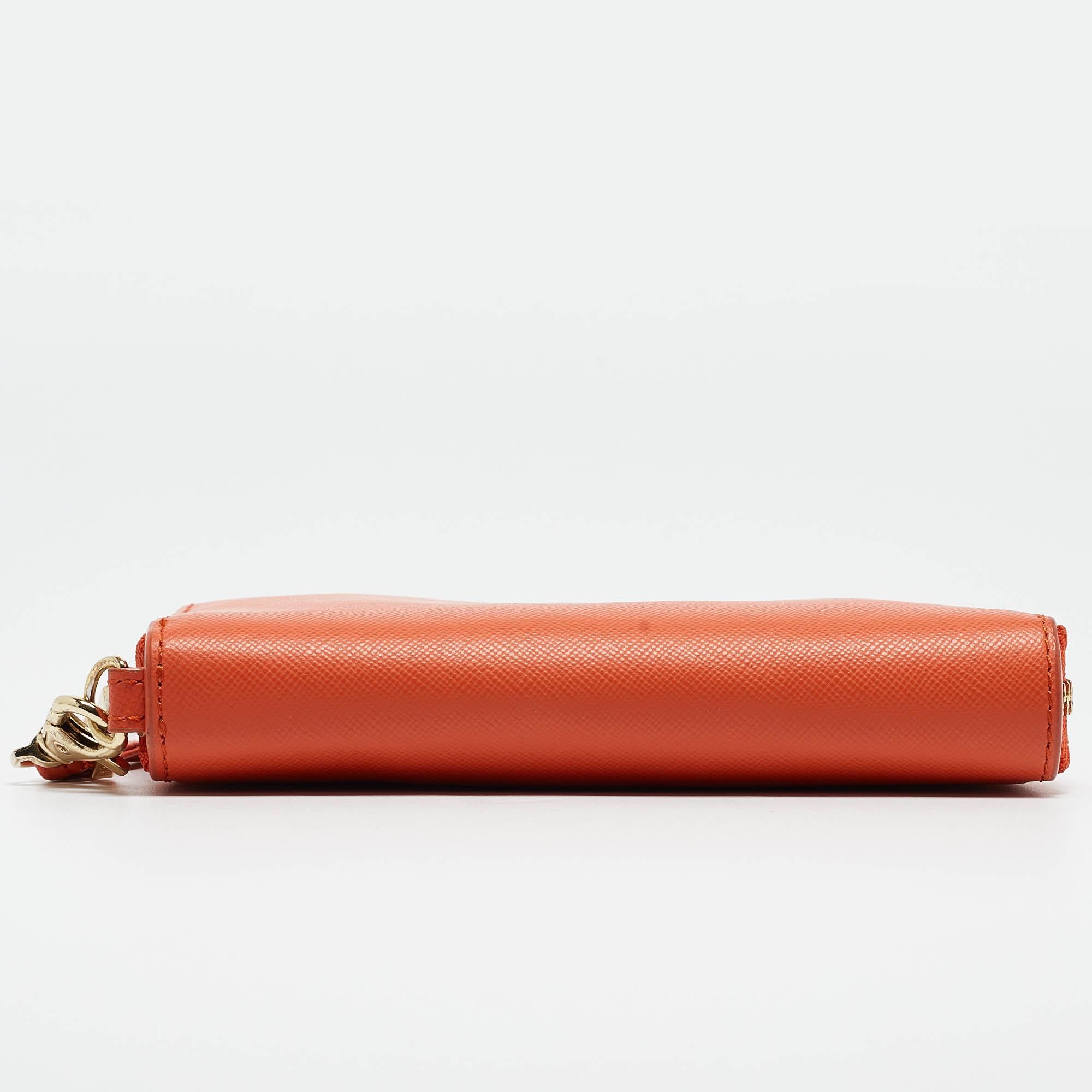Tory Burch Orange Leather Robinson Portefeuille à fermeture éclair en vente 3