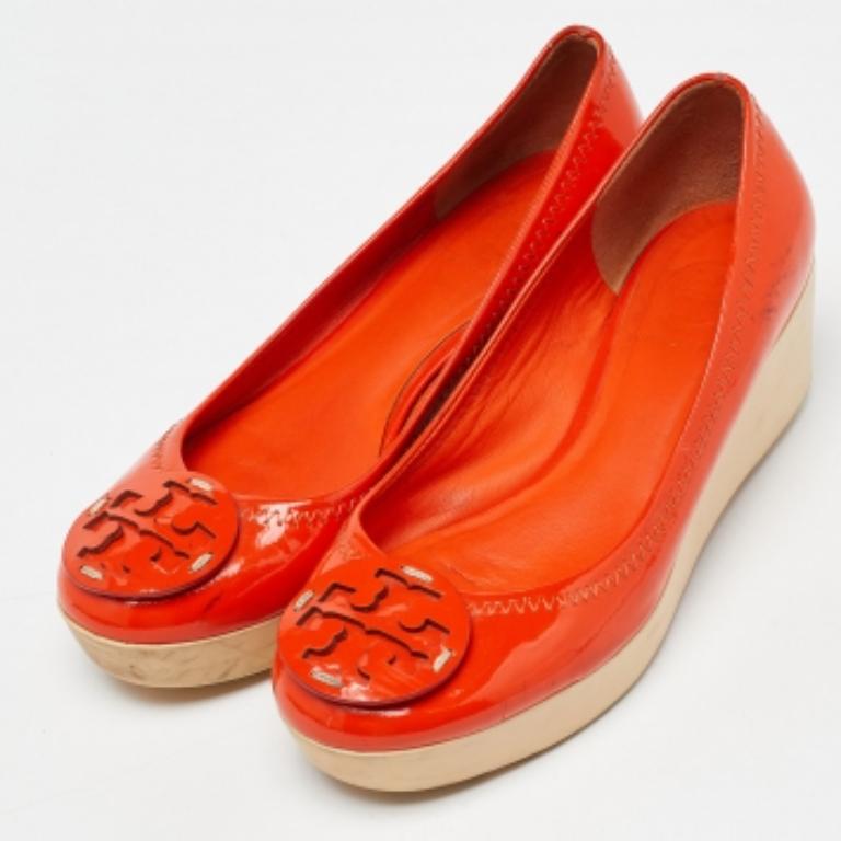 Exprimant la féminité et l'élégance, ces escarpins présentent une silhouette chic avec un design attrayant. Vous pouvez porter ces escarpins pour un look élégant.