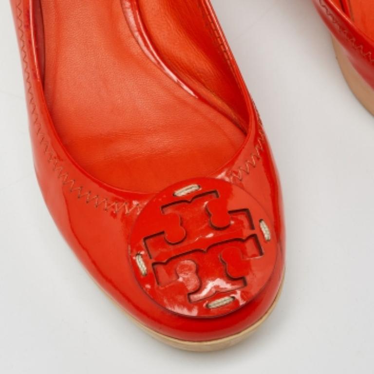 Tory Burch escarpins compensés en cuir verni orange, taille 36 Bon état - En vente à Dubai, Al Qouz 2
