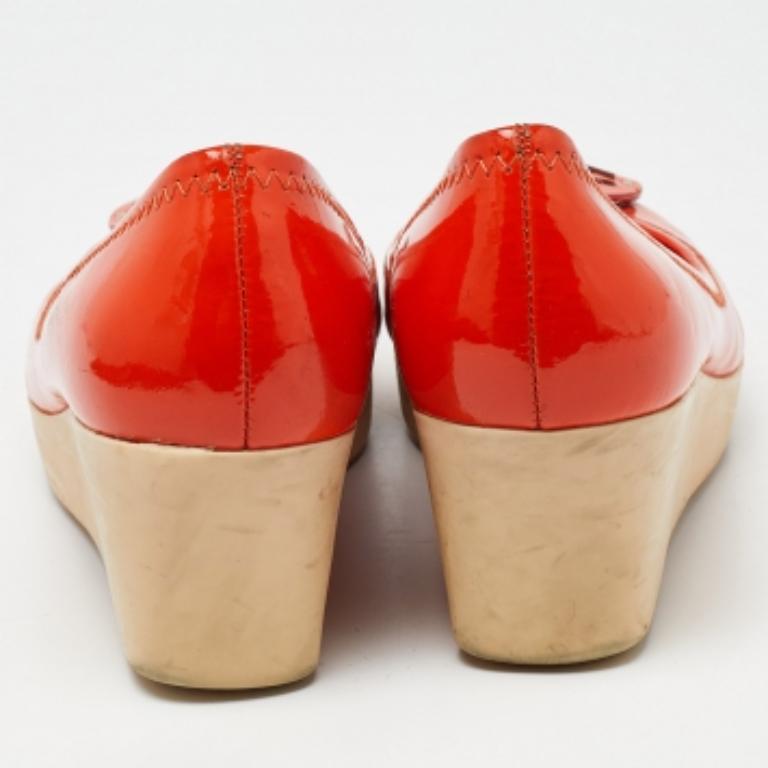 Tory Burch escarpins compensés en cuir verni orange, taille 36 en vente 1