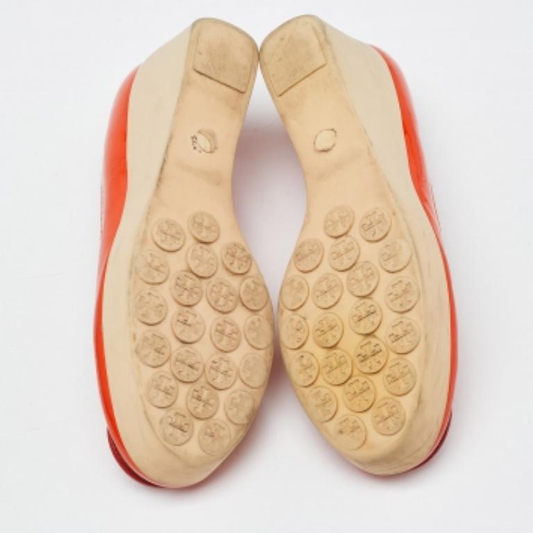 Tory Burch escarpins compensés en cuir verni orange, taille 36 en vente 2