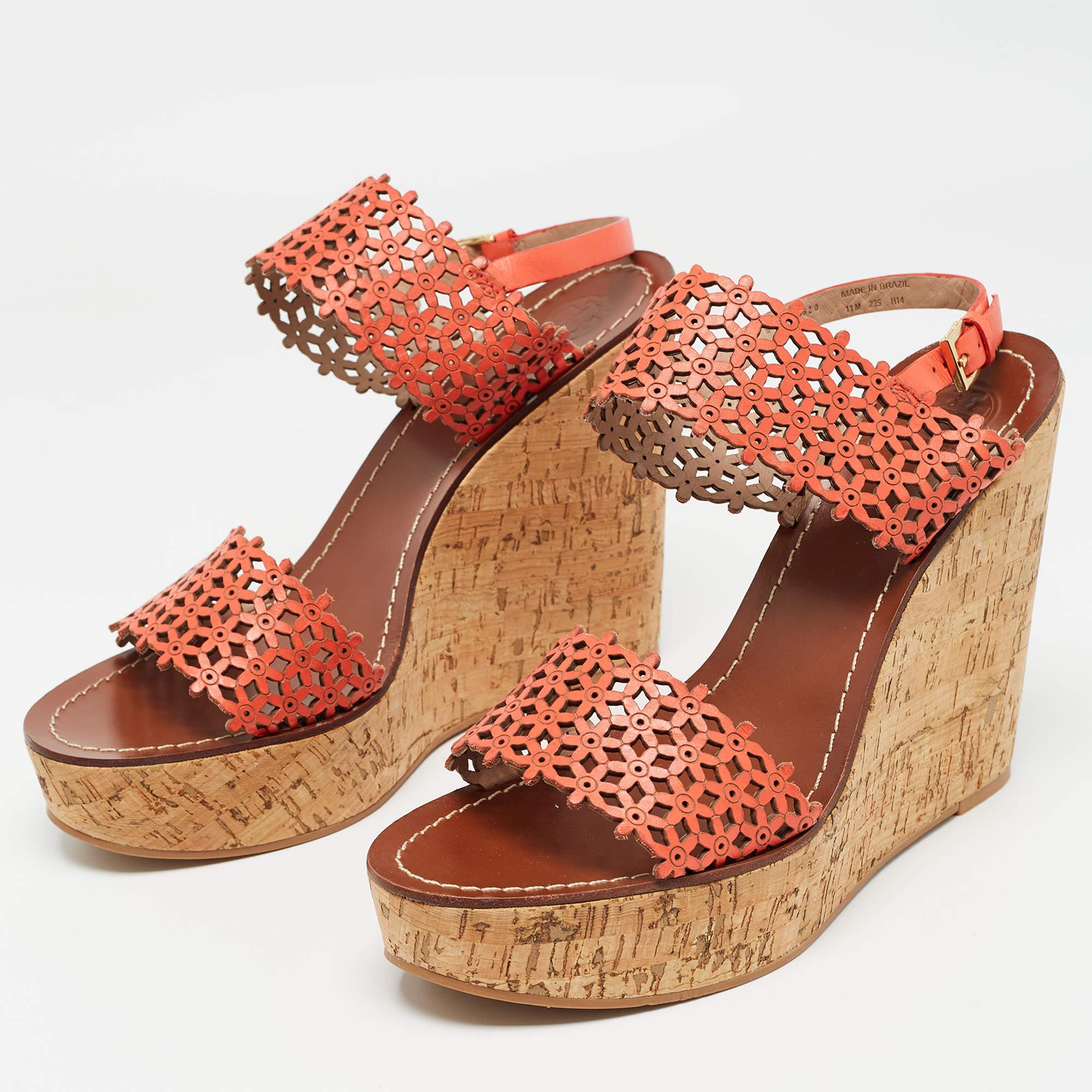 Perfectly sewn and finished to ensure an elegant look and fit these Tory Burch shoes are a purchase you'll love flaunting. They look great on the feet.