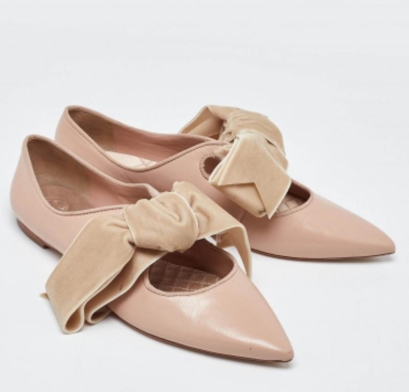 Tory Burch Rosa/Beige Leder & Samt Clara spitze Zehe Ballettschuhe Größe 39,5 im Zustand „Gut“ im Angebot in Dubai, Al Qouz 2