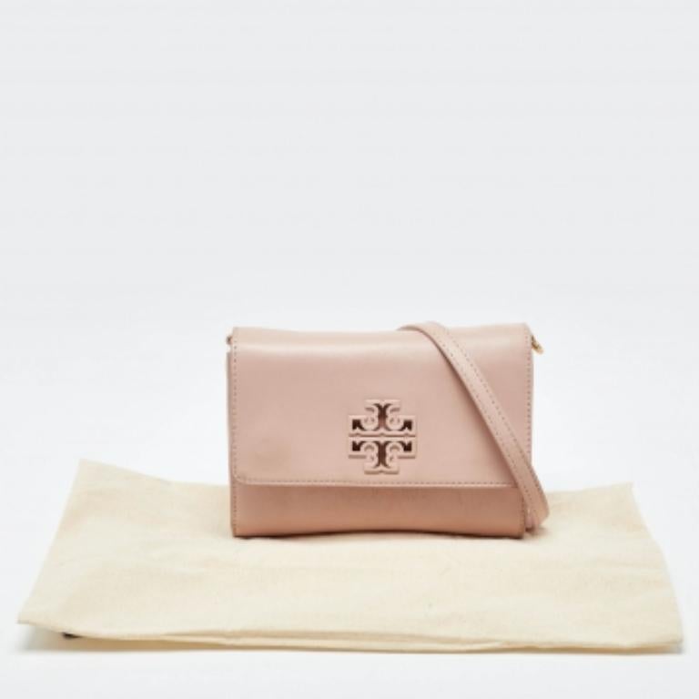 Tory Burch Rosa Leder Britten Umhängetasche mit Klappe im Angebot 2