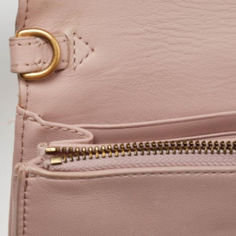 Tory Burch Rosa Leder Britten Umhängetasche mit Klappe im Angebot 4