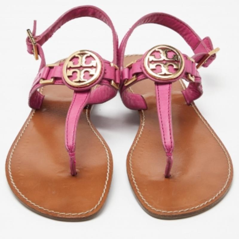Marron Tory Burch - Sandales plates à bride arrière en cuir rose avec logo, taille 41 en vente