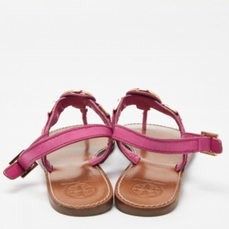 Tory Burch - Sandales plates à bride arrière en cuir rose avec logo, taille 41 en vente 2