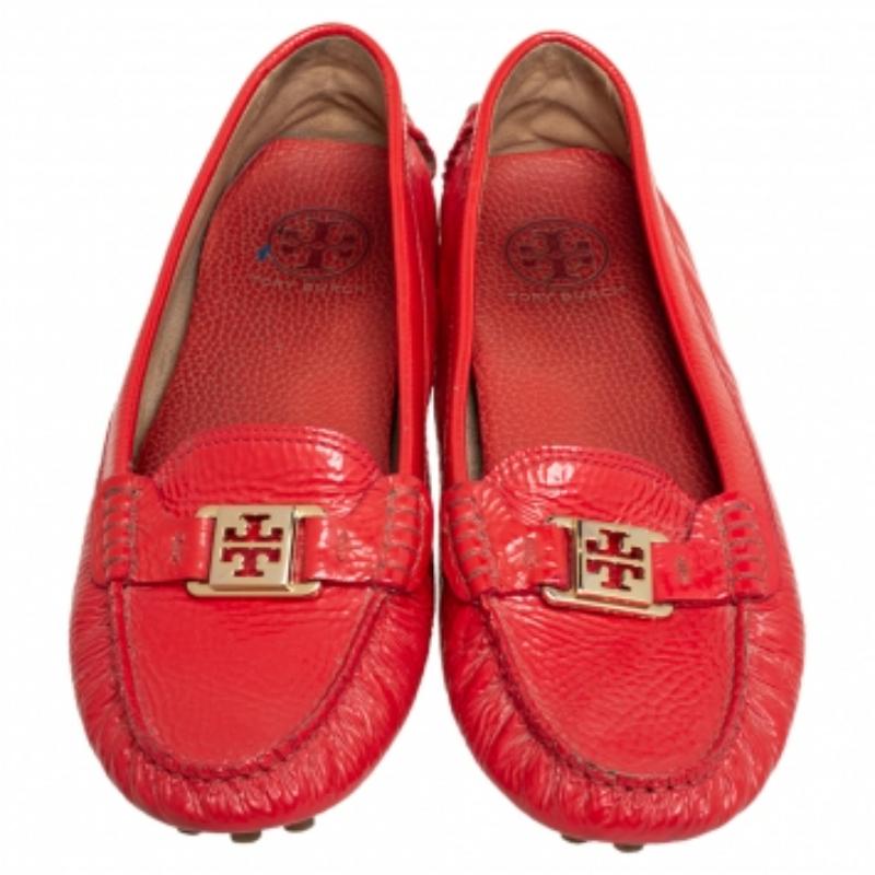 Tory Burch Red Crinkled Patent Leather Driving Loafers Size 40 In Fair Condition In Dubai, Al Qouz 2