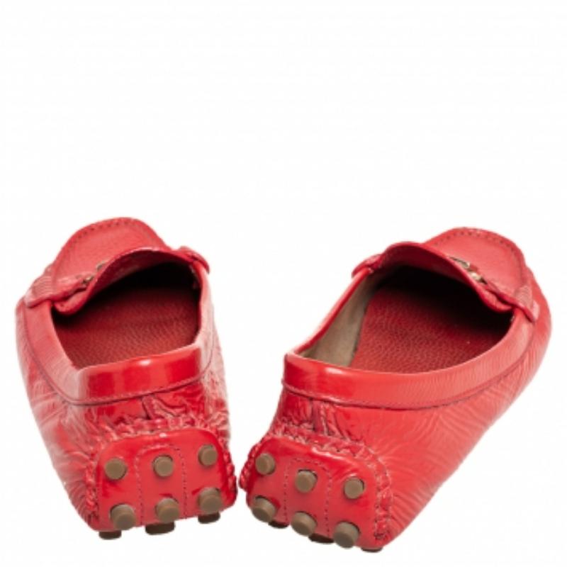 Women's Tory Burch Red Crinkled Patent Leather Driving Loafers Size 40