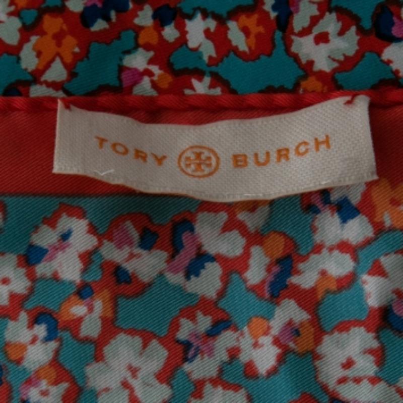 Marrone Sciarpa in seta con stampa floreale rossa di Tory Burch in vendita