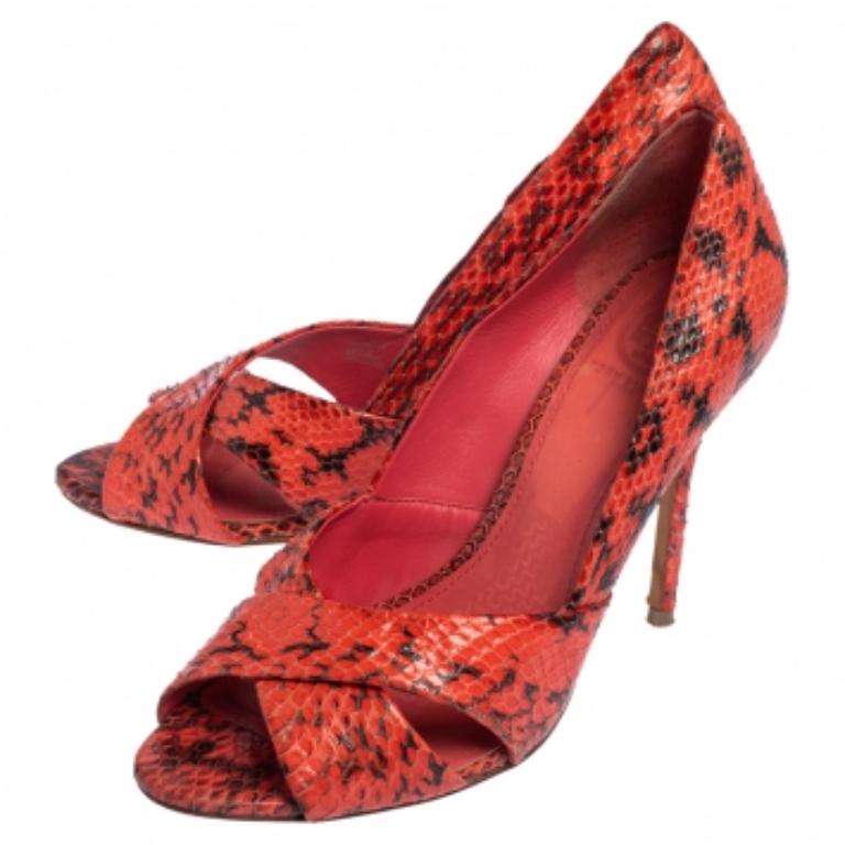 Tory Burch Red Snakeskin Peep Toe Pumps Size 36 In Fair Condition For Sale In Dubai, Al Qouz 2