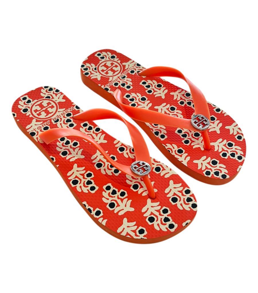 Tory Burch Rubber Flip Flop Sandals In Good Condition For Sale In London, GB