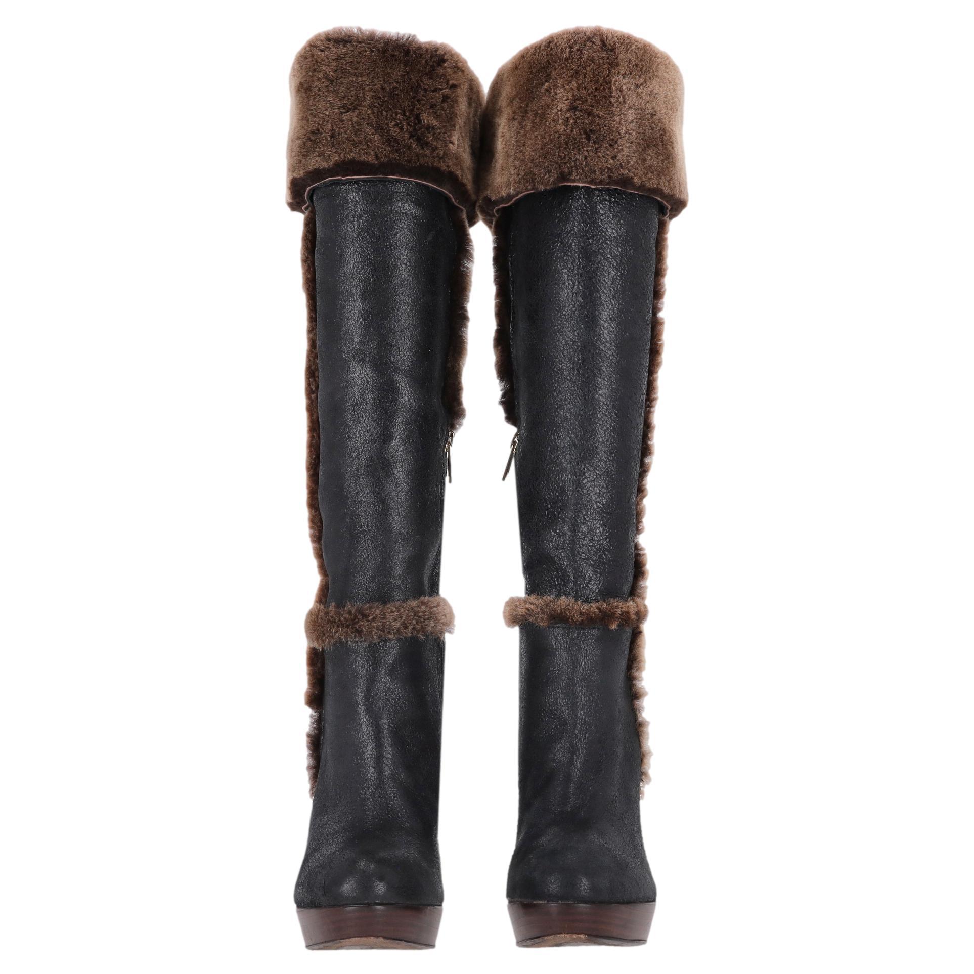 Tory Burch - Sebastian - Bottes à hauteur de genou en cuir et shearling

Bottes en cuir noir à hauteur du genou, agrémentées d'une bordure en shearling marron.

Le logo de la marque est embossé sur le talon et la fermeture éclair est apparente sur