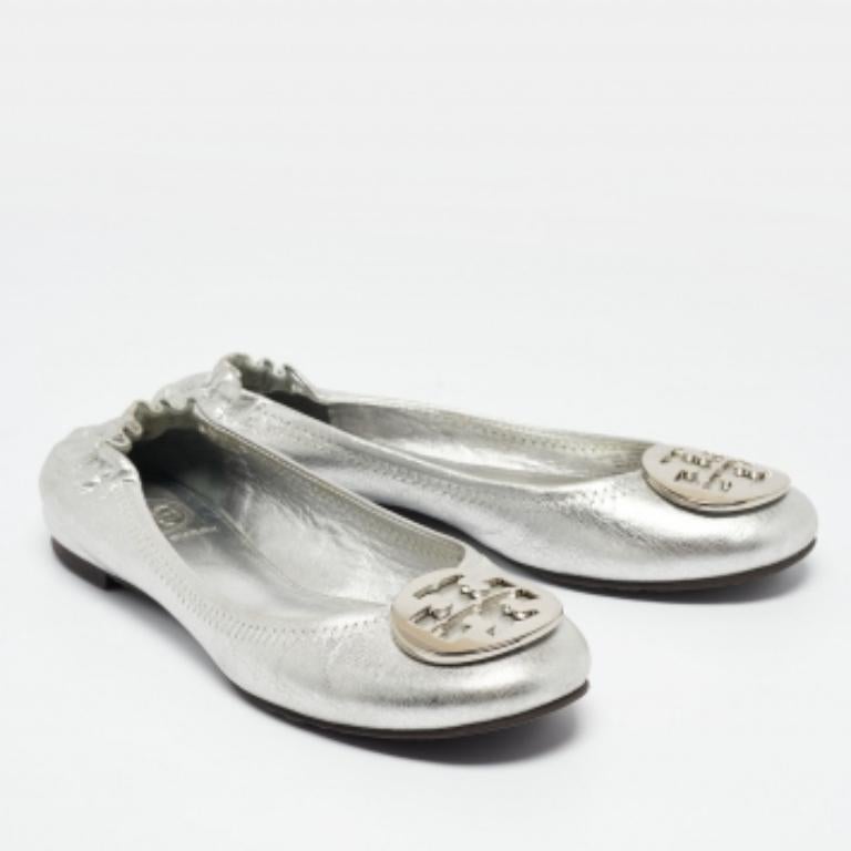 Ballerines Reva en cuir Silver de Tory Burch Taille 37 Bon état - En vente à Dubai, Al Qouz 2