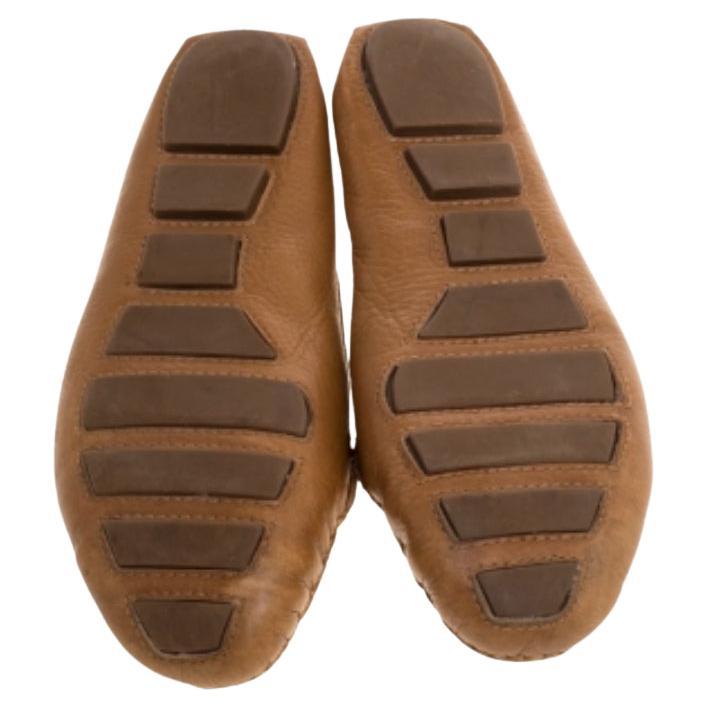Add value to your ensemble by slipping into this pair of loafers from Tory Burch. Made from tan leather, they feature tassels on the uppers and leather lining. Comfortable and stylish, these shoes are a must-have.