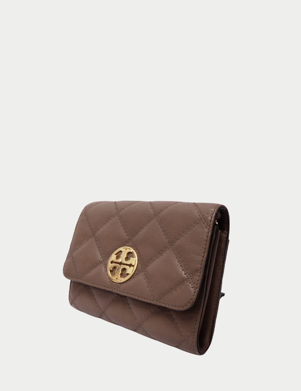 Tory Burch Tan Quilted Leather Crossbody Bag with Gold Logo en vente 1