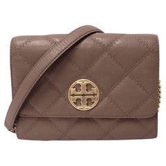 Borsa a tracolla in pelle trapuntata Tory Burch Tan con logo oro