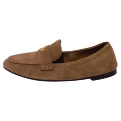 Tory Burch Tan Wildleder Loafers mit Gold Logo Detail - EU 37
