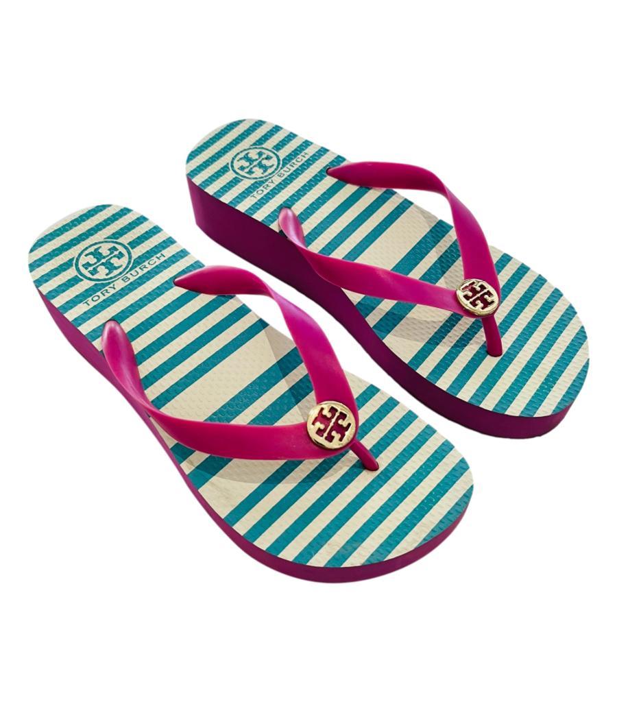 Tory Burch Thadine Wedge Flip Flop Sandals In Good Condition For Sale In London, GB